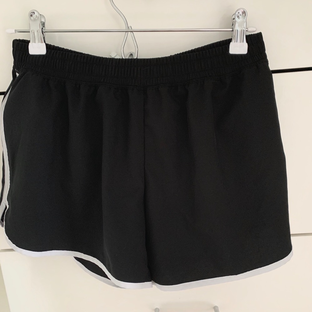 Althletic black shorts!<3